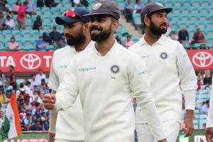 మ్యాచ్‌కు మరోసారి బ్రేక్ వేసిన అంపైర్లు