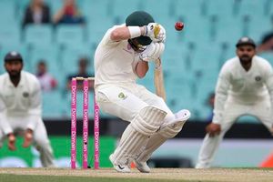 'ఆసీస్ బ్యాట్స్‌మెన్‌పై ఒత్తిడి పెంచడంలో భారత బౌలర్లు సఫలం'