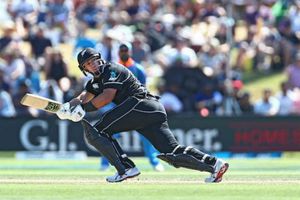 India vs New Zealand, 3rd ODI: హాఫ్ సెంచరీతో ఆదుకున్న రాస్ టేలర్