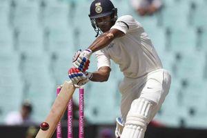 మయాంక్ హాఫ్ సెంచరీ, నిలకడగా ఆడుతున్న టీమిండియా