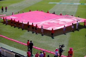 సిడ్నీ టెస్టు, డే3: ‘పింక్ డే’గా నామకరణం, పింక్ కలర్ టోపీలతో కోహ్లీసేన