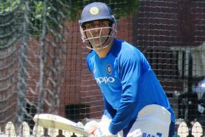 తొలి వన్డేకు ప్రాక్టీస్ షురూ: నెట్స్‌లో చెమటోడ్చిన ధోని, ధావన్ (వీడియో)