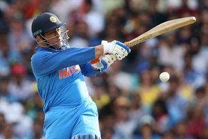 సిడ్నీ వన్డేలో అంఫైర్ తప్పుడు నిర్ణయానికి బలైన ధోని (వీడియో)