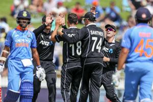 India vs New Zealand, 4th ODI: 35 పరుగులకే 6 వికెట్లు కోల్పోయిన భారత్
