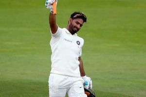 ఆసీస్ గడ్డపై సెంచరీ సాధించిన తొలి వికెట్ కీపర్ రిషబ్ పంత్(వీడియో)