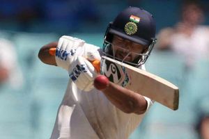 పంత్ ధోనిని దాటేస్తాడు!: గిల్‌క్రిస్ట్‌ను గుర్తుకు తెస్తున్నాడన్న రికీ పాంటింగ్