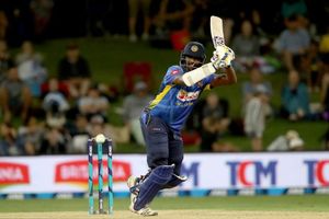 74 బంతుల్లో 140 పరుగుల బాదిన బౌలర్