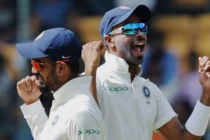 పాండ్యా, రాహుల్ సస్పెన్షన్ ఎత్తివేతపై రెండుగా చీలిన క్రికెట్ ఫ్యాన్స్