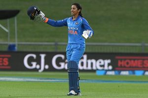 కివీస్ గడ్డపై సెంచరీ: ద్రవిడ్, కోహ్లీ సరసన స్మృతి మంధాన