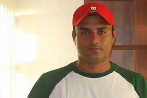 టాయిలెట్లు శుభ్రం చేసే పనిలో: పాక్ మాజీ పేసర్ అభ్యంతరకర వ్యాఖ్యలు