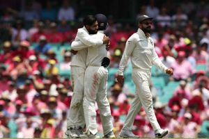 సిడ్నీ టెస్ట్: తడబడుతోన్న ఆస్ట్రేలియా, డ్రింక్స్ విరామానికి ఆసీస్ 157/4