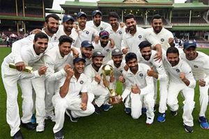 టీమిండియాపై ప్రశంసల వర్షం కురిపించిన పాక్ క్రికెట్ దిగ్గజాలు