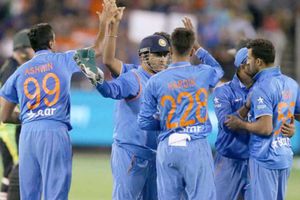 'అతడి ఆట అద్భుతం... సందర్భాన్ని బట్టి ఎలా ఆడాలో ధోనికి తెలుసు'