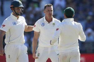 పాక్ అభిమానికి దిమ్మతిరిగే కౌంటరిచ్చిన సఫారీ పేసర్ స్టెయిన్