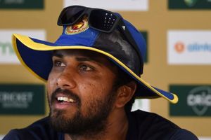 కెప్టెన్సీతో పాటు జట్టులో చోటు కోల్పోయాడు: చండిమాల్‌‌కు షాకిచ్చిన బోర్డు