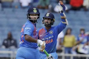 పంత్ వద్దు... కార్తీకే ముద్దు: సునీల్ గవాస్కర్ వరల్డ్‌కప్ జట్టిదే