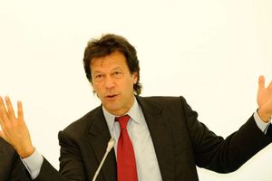 పుల్వామా ఉగ్రదాడి: ఇమ్రాన్ ఫోటోలు తొలగింపుపై స్పందించిన పీసీబీ