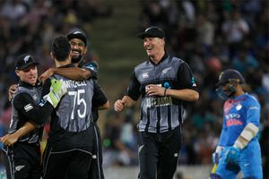 మూడో టీ20లో భారత్ ఓటమి: 2-1తో సిరిస్ న్యూజిలాండ్ కైవసం