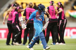 మంధాన రికార్డు హాఫ్ సెంచరీ: తొలి టీ20లో భారత్ ఓటమి