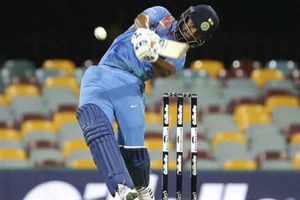 పంత్‌ను వరల్డ్‌కప్‌లో ఆడించాల్సిందే: వార్న్ వ్యాఖ్యలను సమర్ధించిన సన్నీ