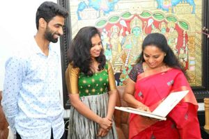 త్వరలో పెళ్లి పీటలెక్కనున్న సిక్కి రెడ్డి: కవితకు ఆహ్వానం (ఫోటోలు)