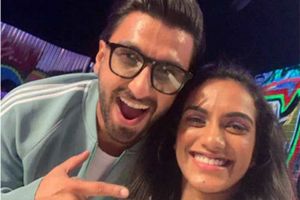 సోషల్ మీడియాలో వైరల్: ‘గల్లీ బాయ్’తో పీవీ సింధు సెల్ఫీ