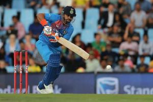 తొలి భారత క్రికెటర్‌గా సురేశ్ రైనా: ఎలైట్ జాబితాలో ధోని సరసన