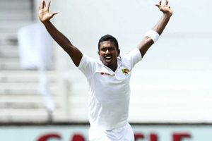 తొలి బంతికే హషీమ్ ఆమ్లా ఔట్: విశ్వ ఫెర్నాండో ఖాతాలో అరుదైన రికార్డు