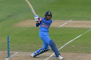 1st T20 at Wellington: టీమిండియా విజయ లక్ష్యం 160