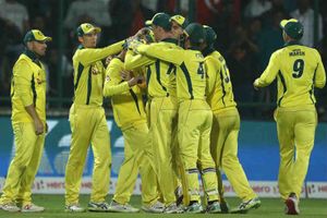 5th ODIలో టీమిండియా ఓటమి: 3-2తో సిరిస్ ఆస్ట్రేలియా కైవసం