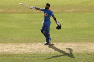 నాగ్‌పూర్‌లో రెండో వన్డే: కోహ్లీ సెంచరీ, ఆస్ట్రేలియా విజయ లక్ష్యం 251