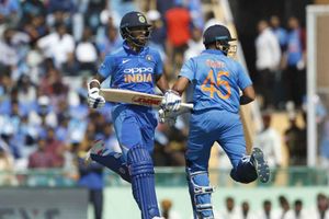 మొహాలీలో 4th ODI: రోహిత్-ధావన్ దెబ్బకు సచిన్-సెహ్వాగ్ రికార్డు బద్దలు