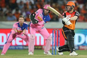 37 బంతుల్లో 69: వార్నర్ పవర్ హిట్టింగ్, సన్‌రైజర్స్ బోణి (వీడియో)