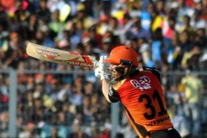 ఐపీఎల్‌లో వార్నర్ 37వ హాఫ్ సెంచరీ: రోహిత్ శర్మ రికార్డు బద్దలు