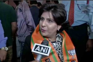 బీజేపీలో చేరారు: మొన్న గంభీర్, నేడు దీపామాలిక్