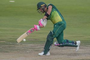 డుప్లెసిస్‌ సెంచరీ: తొలి వన్డేలో లంకపై దక్షిణాఫ్రికా విజయం