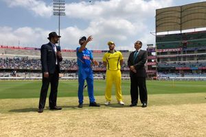 హైదరాబాద్ వన్డే: ఆరోన్ ఫించ్‌కు 100వ వన్డే, ఆస్ట్రేలియా బ్యాటింగ్