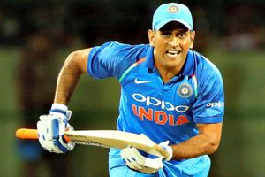 మళ్లీ తెరపైకి No. 4: 'శంకర్ బెస్ట్, ధోని ప్రశాంతత భారత్‌కు అవసరం'