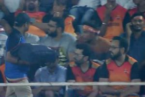 పిజ్జా డెలివరీ బాయ్‌ ఎంతపని చేశాడు: శాంసన్‌ను డిస్ట్రబ్‌ (వీడియో)