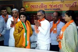 బీజేపీలో చేరిన జడేజా భార్య: రాజ్‌కోట్‌ లేదా జామ్‌నగర్‌ నుంచి పోటీ!