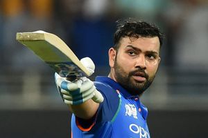 ఎలైట్ జాబితాలో ధోని సరసన: రాంచీ వన్డేలో రోహిత్ శర్మ రికార్డు