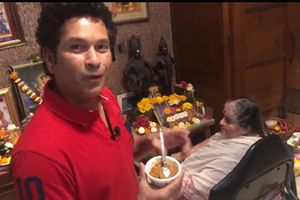 ఉమెన్స్ డే స్పెషల్: అమ్మ కోసం వంకాయకూర‌ వండిన స‌చిన్ (వీడియో)