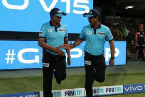 బీసీసీఐ వెనుకంజ: నోబాల్‌ గమనించని అంపైర్లపై చర్యలుండవ్!