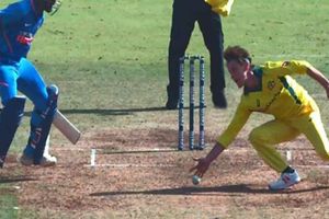 India vs Australia: విజయ్ శంకర్ రనౌట్, మ్యాచ్‌కే కీలక మలుపు (వీడియో)
