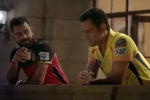 ఐపీఎల్ 2019: కోహ్లీకి వార్నింగ్ ఇచ్చిన ధోని (వీడియో)