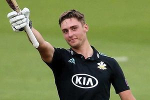 25 బంతుల్లో సెంచరీ: ఒక ఓవర్‌లో 6 సిక్సులతో విధ్వంసం