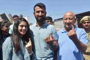 ఓటు హక్కును వినియోగించుకున్న టీమిండియా క్రికెటర్‌