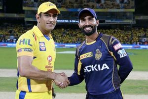 CSK vs KKR: టాస్ గెలిచి ఫీల్డింగ్ ఎంచుకున్న ధోని