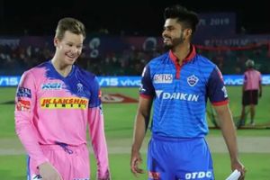 టాస్ గెలిచి ఫీల్డింగ్ ఎంచుకున్న ఢిల్లీ