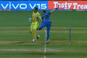 ఐపీఎల్: ధోనికి మన్కడింగ్ వార్నింగ్ ఇచ్చిన పాండ్యా (వీడియో)